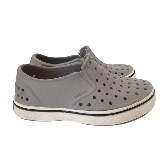 Native Miles Kids 7 Water Shoes Gray White Slip On Sneakers Back to School Play - Picture 3 of 9